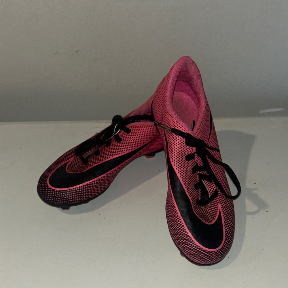 Nike Kids soccer Shoes in Pink and Black
